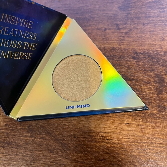 Urban Decay x Marvel ‘Eternals’ Afterglow Illuminating Highlighter - Picture 5 of 6